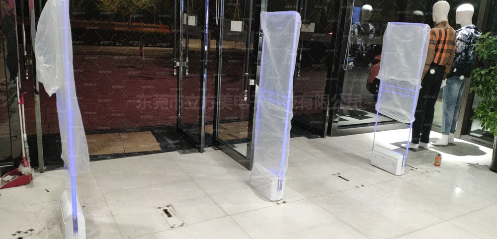 Hvordan bestemmer en butik antallet af tyverisikringsanordninger, der skal installeres?